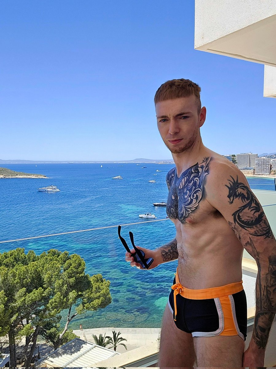 I need some 🌞🦊 get me on holiday