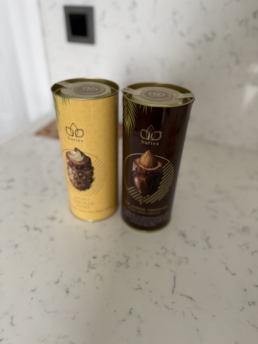 Hurma sevenler koşun. Fileden aldım gerçek hurmayı çikolataya banmışlar. Kahvenin yanına çok iyi gidiyor bence