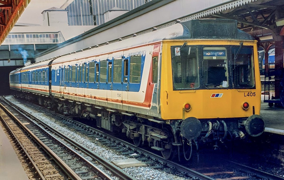 miles_chains's tweet image. Class 117 Pressed Steel Suburban unit L405 sits burbling away to its self at London Paddington. #Class117 #NSE #LondonPaddington #Trainspotting