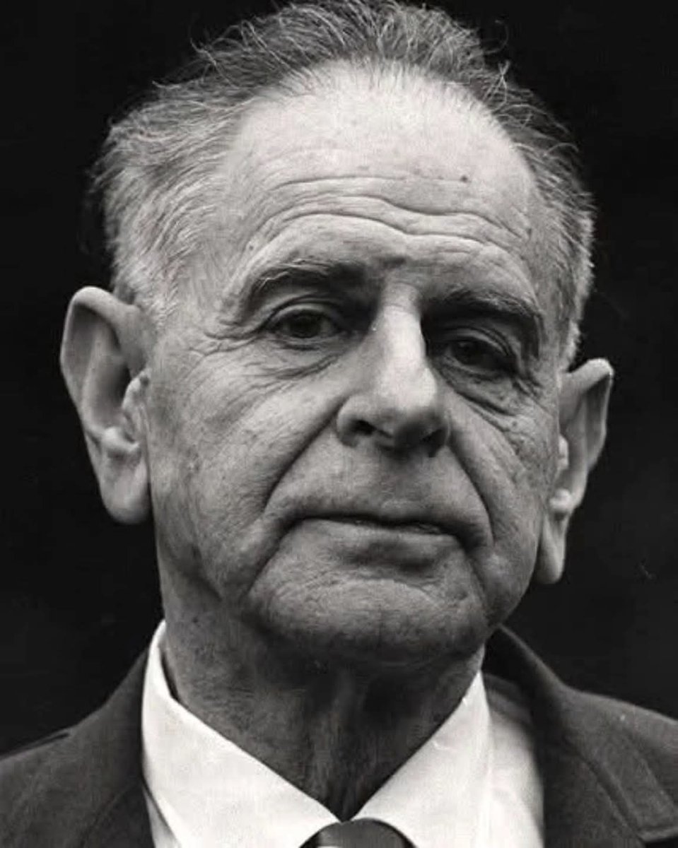 "La vera ignoranza non è la mancanza di cultura, ma il rifiuto di acquisirla".

(Karl Popper)