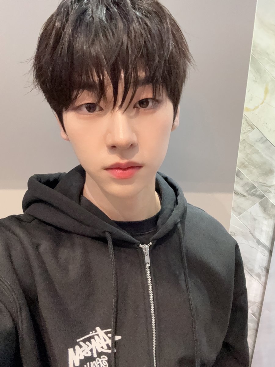 DRIPPIN's tweet photo. [📸] #DRP_PIC

◾ 2026. 02. 18
◽ HAPPY DONGYUN DAY🐺🎂

동윤이의 얼렁뚱땅 생일 라이브🫢
끝까지 해피 동윤데이 ! ! !

#DRIPPIN #드리핀
#김동윤 #KIMDONGYUN https://t.co/dX3TkK2UHW