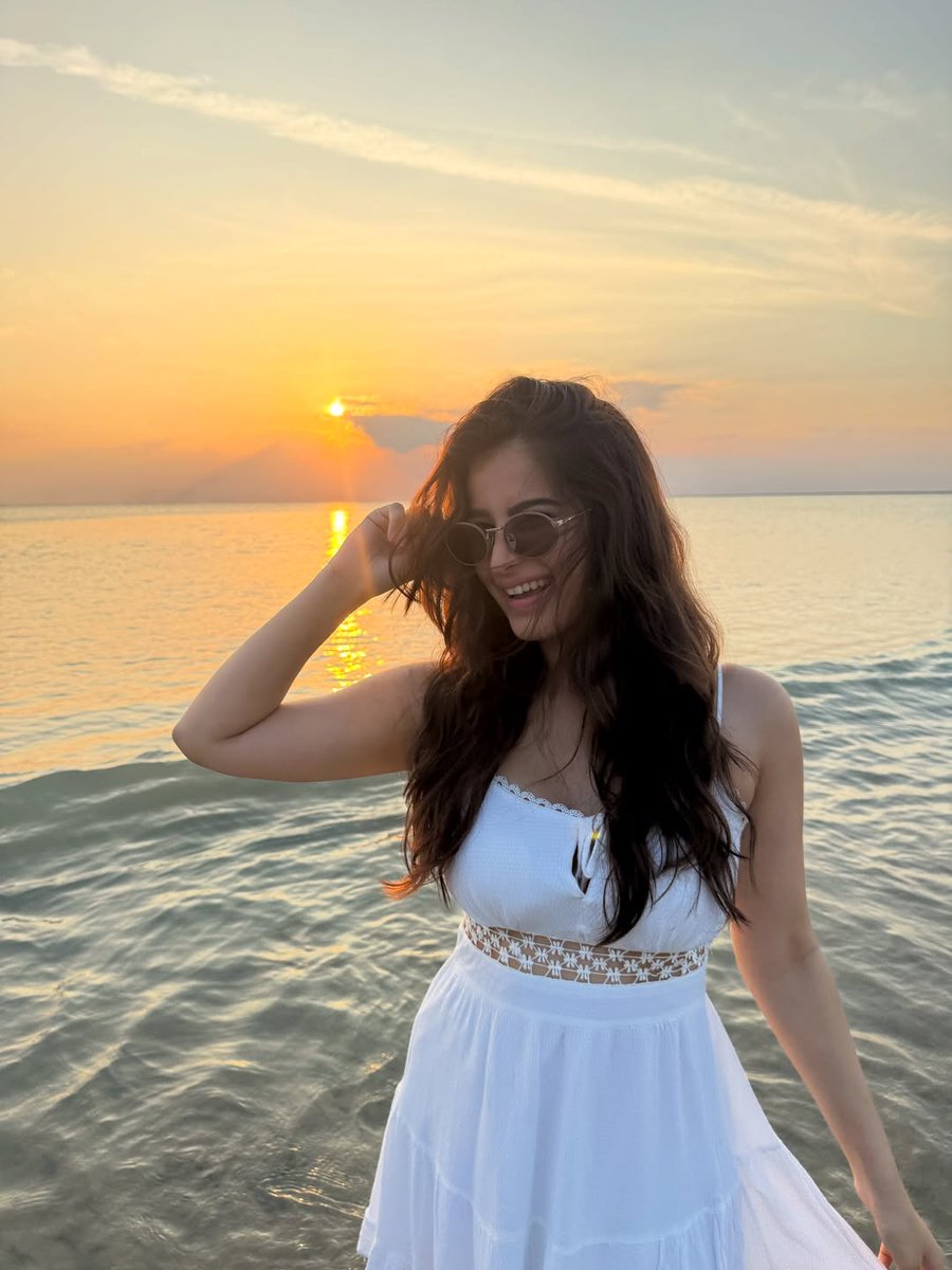 HydTimes's tweet photo. Mom-daughter getaway goals! Rasha Thadani shares snapshots from her beach trip with mother, Raveena Tandon.
#RashaThadani #RaveenaTandon #BeachTrip #MomDaughterGoals https://t.co/QHHzm0luNv