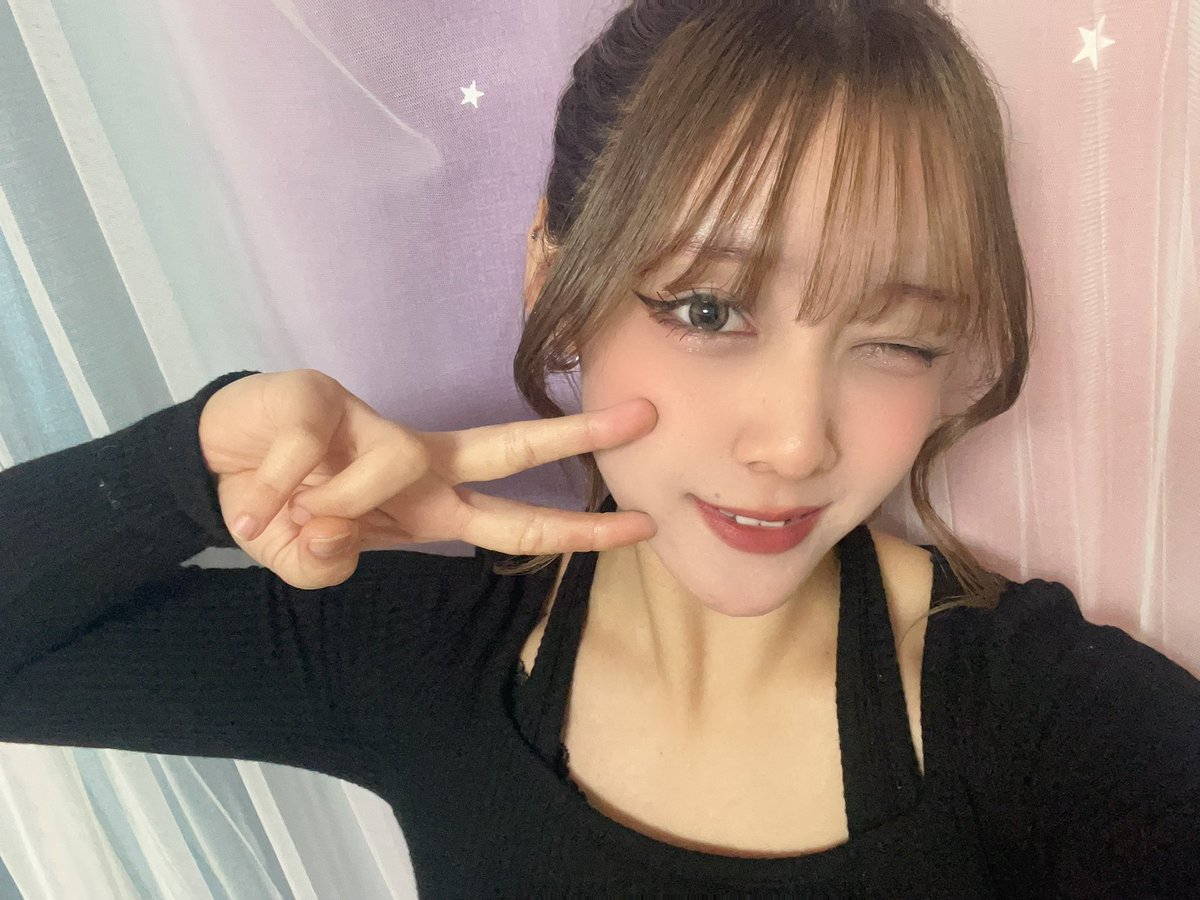 eLu_chan___'s tweet image. わー‼️今日もさむーい😖❄️まだモコモコ卒業出来ないね、、

今日から色んなメイクしていこう！と思って、今日は最近見てるアニメのキャラクターのメイクしてみた💕

最近では絶対にしないメイクだったから楽しかった❣️

#翔ギャン #eLu #大阪アイドル #eLuのメイク図鑑