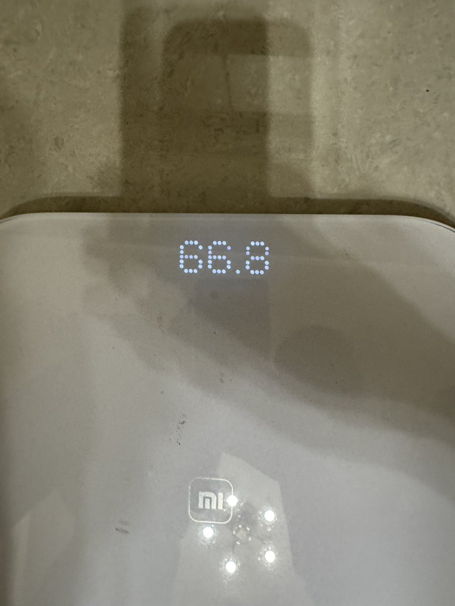 新年成就解所家人 切菜切到手送急診 另闢減肥戰場 明年輸了應該給對方兩千  感覺好像有點太少