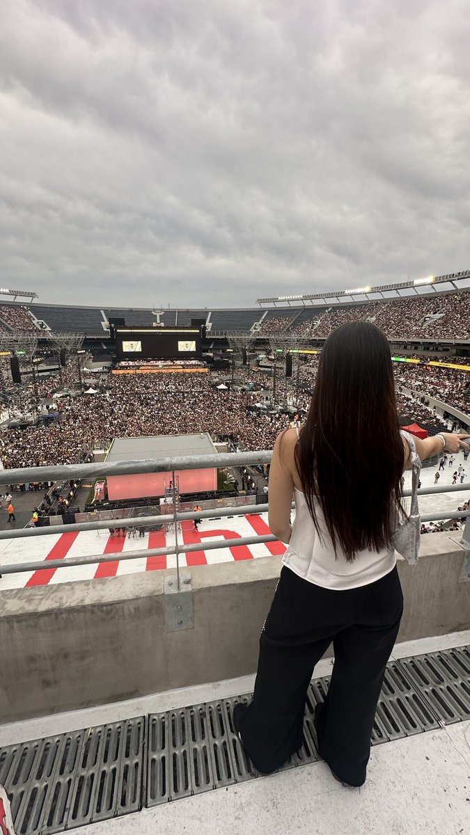 volví después d tener q borrar la aplicación porq me quedé sin espacio

Bad bunny te amo