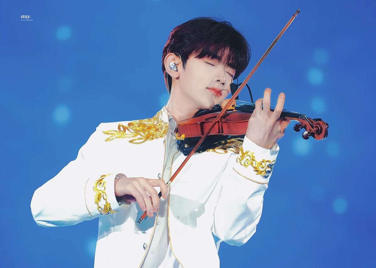 haoscan's tweet photo. zhang hao said in his ment that he’s happy to perform ‘here i am’ on violin again in japan after mama 2023 🥹 https://t.co/CPTVfeWvG5