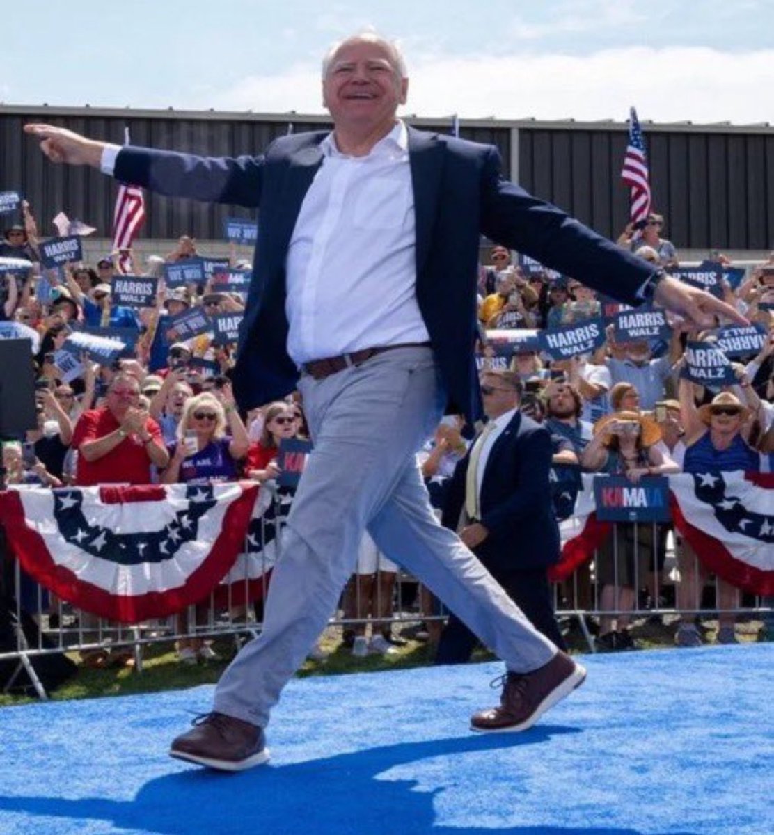 Daily Glimpse Girl tweet media