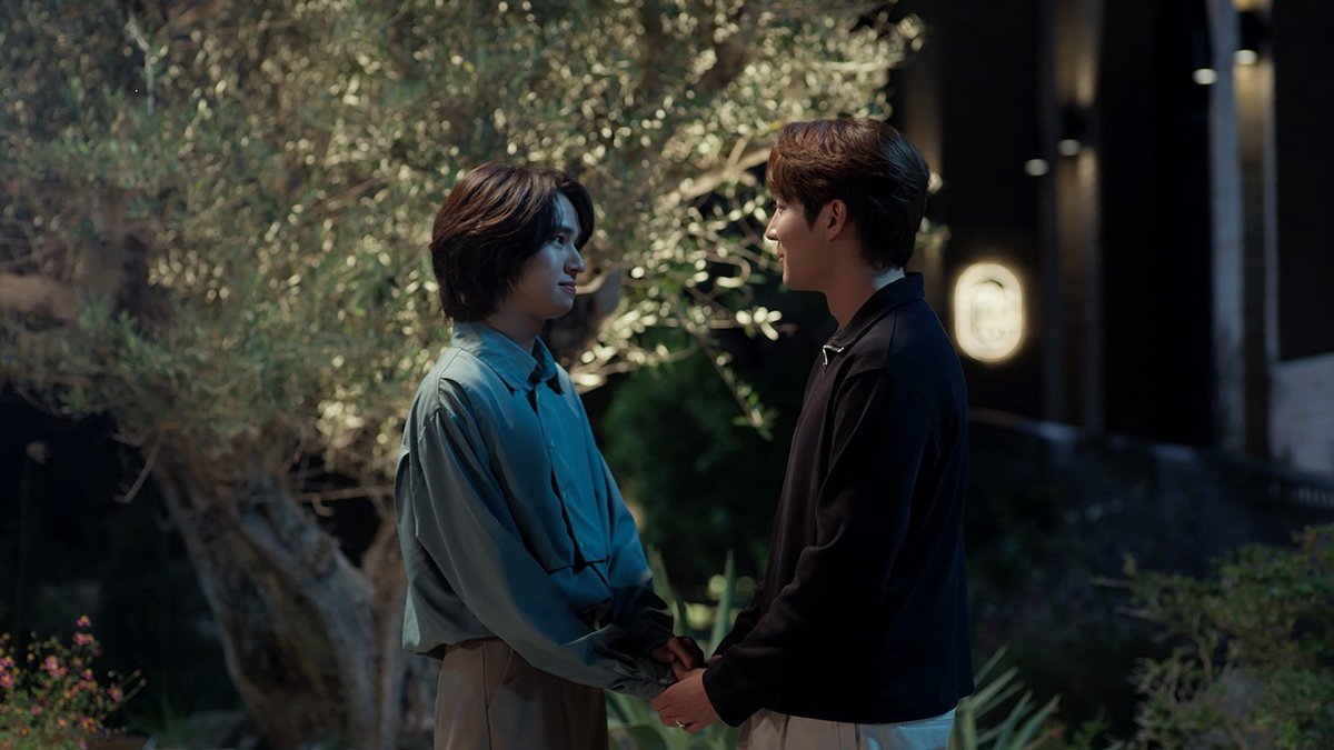 modelpress's tweet image. Snow Man向井康二＆マーチ主演「Dating Game～口説いてもいいですか、ボス！？～」

Blu-ray＆DVD BOXが2月25日発売
特典映像含む30秒の映像解禁💿️
mdpr.jp/news/4733005

▫️向井が会見で涙
▫️キス寸前の撮影メイキングも

#DatingGame #口説ボス @datinggamejp