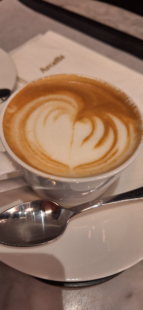 humusuke's tweet photo. お気に入りのカフェ。サンドイッチもペイストリーも、もちろんコーヒーも最高に美味しい🥪🥐☕
ちょっとした自分へのご褒美タイムふむぅ✨
#Arcaffé #コーヒー #カフェ #海外生活 #カフェ活 #イスラエル #イスラエル生活 https://t.co/geK1z8eoW1