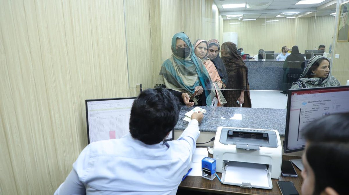 AAK_Foundation's tweet photo. عبدالعلیم خان فاؤنڈیشن کا احسن اقدام، حسبِ سابق رواں سال بھی چئیرمین فاؤنڈیشن عبدالعلیم خان صاحب کی ہدایات پر لاہور کے متعدد علاقوں کے ہزاروں خاندانوں کو کفالت پروگرام کے تحت عیدی تقسیم کی جا رہی ہے۔ #kafalatprogram
#Aak4humanity
#aak_foundation https://t.co/f8lT5xuBKM