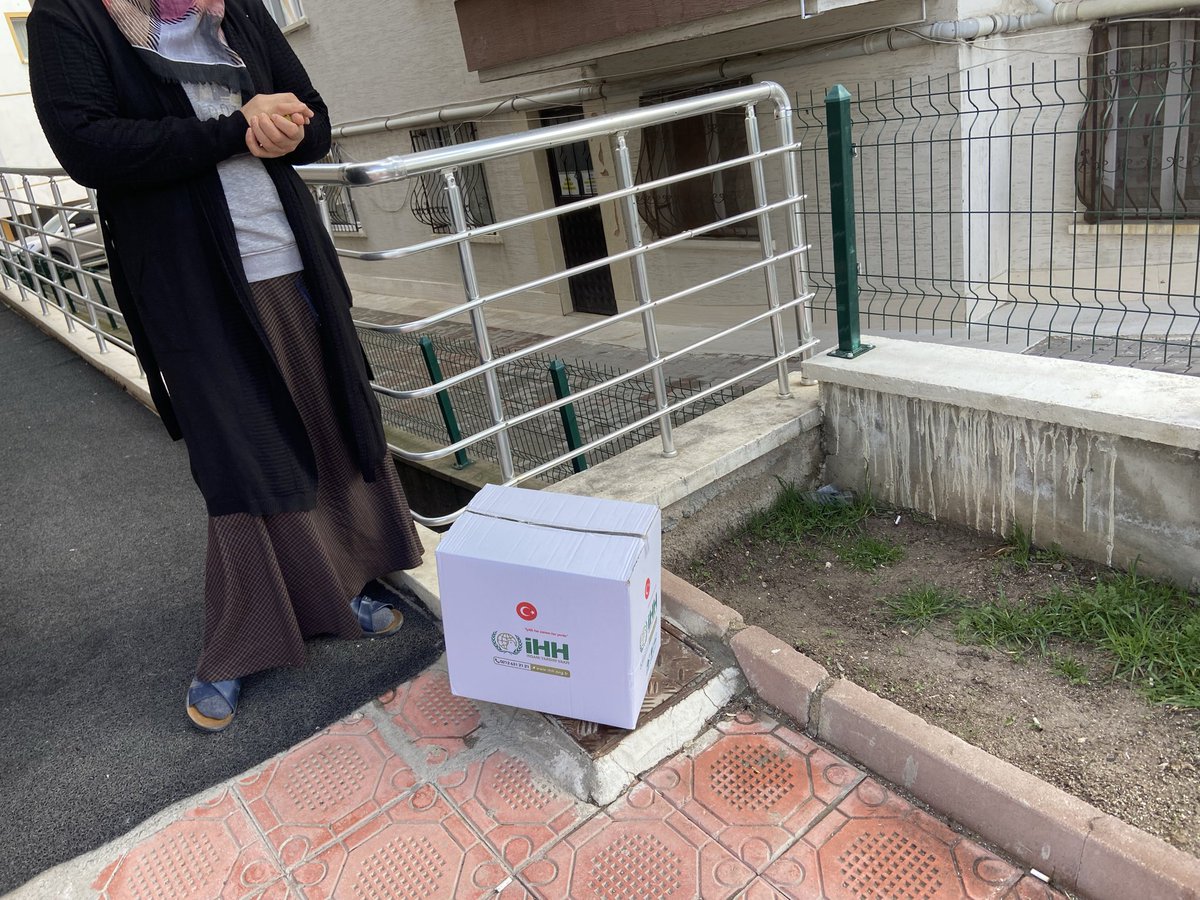 İHH Keçiören Temsilciliği olarak ramazan kumanyası çalışmalarımız devam ediyor.
İhtiyaç sahiblerine ulaştırdığımız her bir kumanya, gönüller arasında kurulan bir kardeşlik köprüsü oluyor.
Rabbimiz verenlerin de ulaştıranların da niyetlerini halis eylesin.