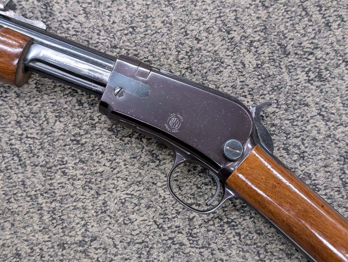 CleaverFirearms's tweet image. You don't see many of these anymore...
Rossi Gallery TAKE DOWN 22lr Pump Action with Deep Rich Taditional Bluing and High Gloss Finished Timber Work

"The Ultimate Bunny Buster"

#rossi #pumpaction #rimfire #gallery #22lr #oldschool #traditional #excellentcondition #bunnybuster
