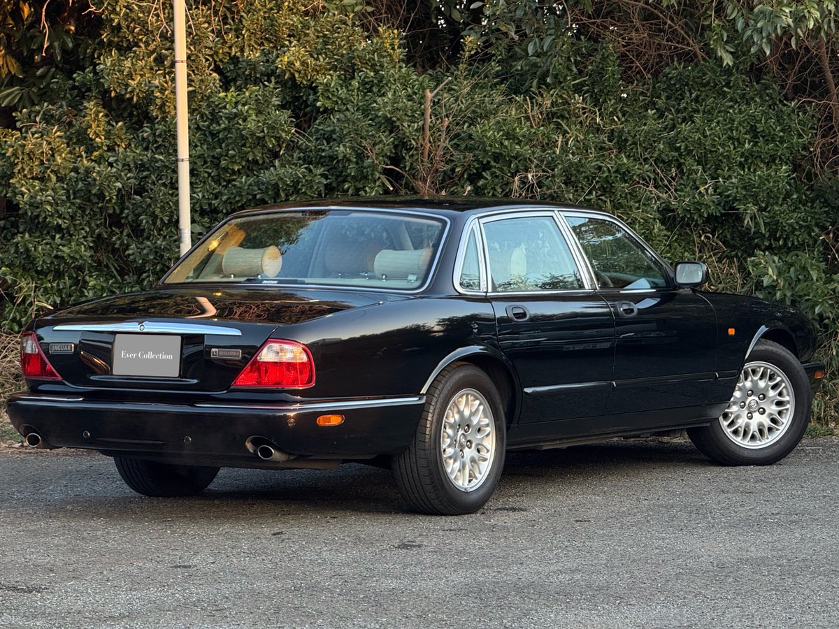 EverSpirit1986's tweet photo. 【New Stock】

2002年
ジャガー XJ エグゼクティブ 3.2
車検R9年8月
6.1万km
アンスラサイト
×
オートミール

珍しい黒色のX308🇬🇧
入門編として人気の後期の3.2エグゼ😎

距離浅故にうちにしてはちょっぴりお高め
79.8万円にて💸 https://t.co/HdFXRu7d6y