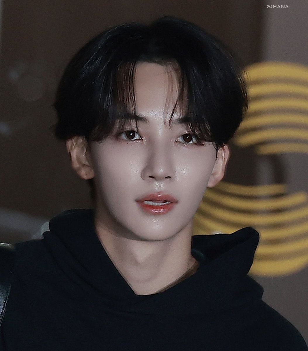 윤정한 얼굴 tweet media