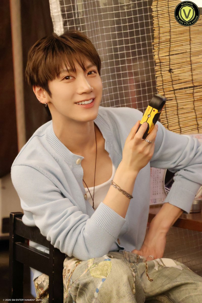 ฝั่งญปมาลงเบื้องหลัง essentia แล้วเล่าน่ารักมากมีทั้งบอกว่าเดินเล่นก้ถามทีมงานว่านั่นคืออะไร อยากเก่งภาษาญี่ปุ่นจังเลย ลองถ่ายรูปแบบนี้มั้ย ฟคน่าจะชอบ เตนล์น่ารักกกกกอะ