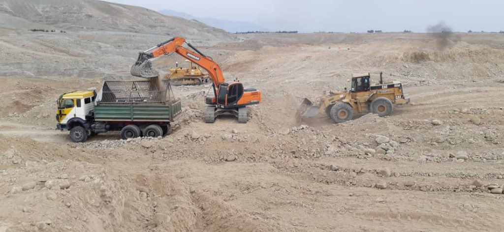 د کابل- جلال اباد دوهم لاین سړک پروژه د پخواني شرکت څخه اخیستل شوې او یو بل قراردادي شرکت ته ورکړل شوه.
د نوموړي شرکت د مسؤلینو په وینا چارې به یې له ټاکلې مودې مخکې سرته ورسوي.