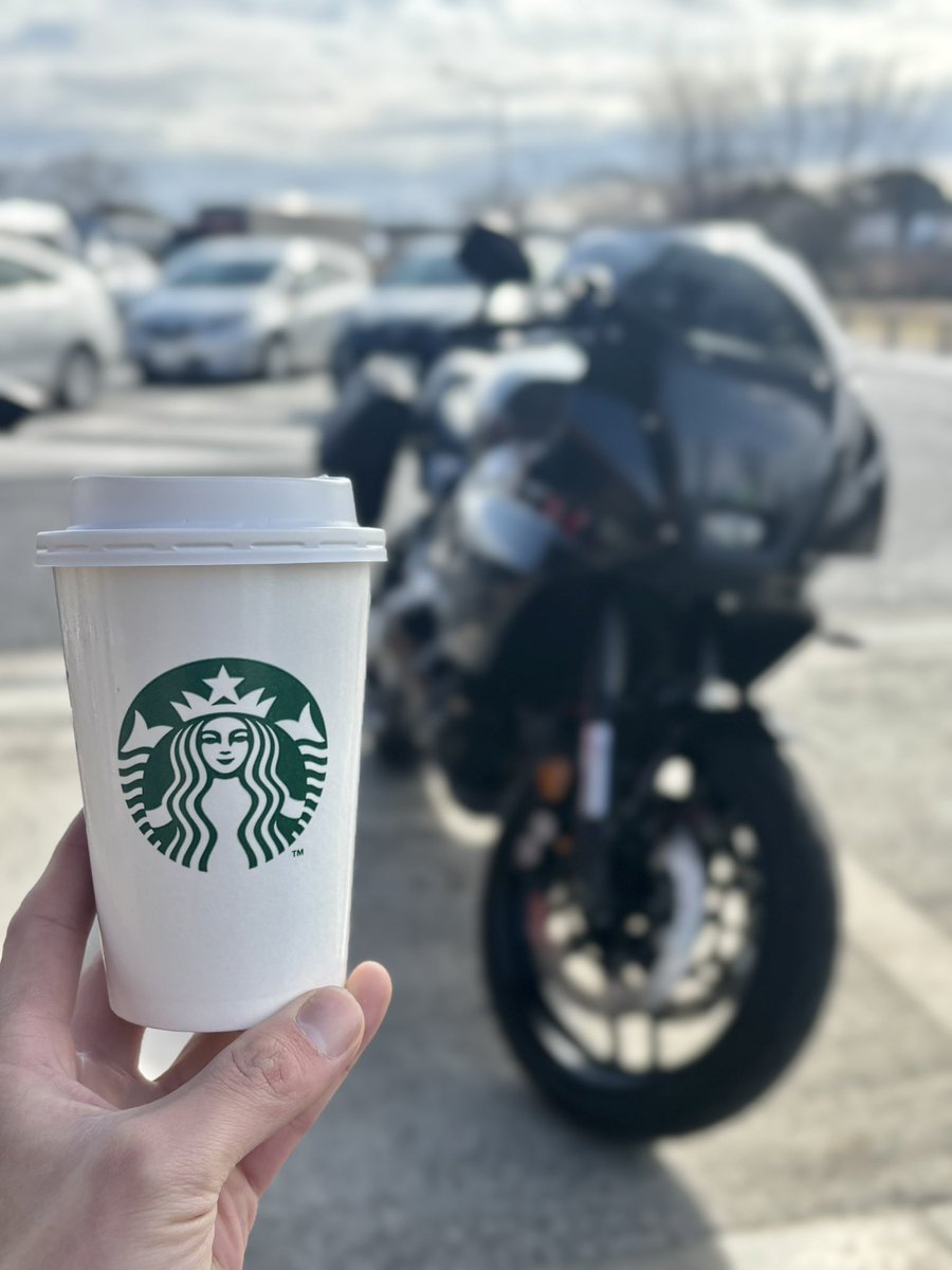 このスタバの新作、レギュラー化してほしい...
チョコの甘味とエスプレッソの苦味が最高に好み✌️

#スタバ
#xsr900gp