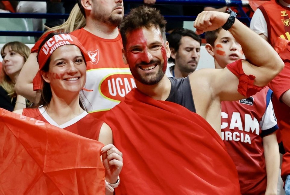 ¡Buenas familia Twittera!

Hace un par de semanas mi mujer y yo tuvimos que cancelar el viaje a La Copa <a href="/ACBCOM/">#CopaACB</a> porque tener una operación la semana pasada. Todo ha ido de lujo y buscamos 2 abonos para el viernes.

Así que si hubiera algún aficionado de los equipos que juegan🔽