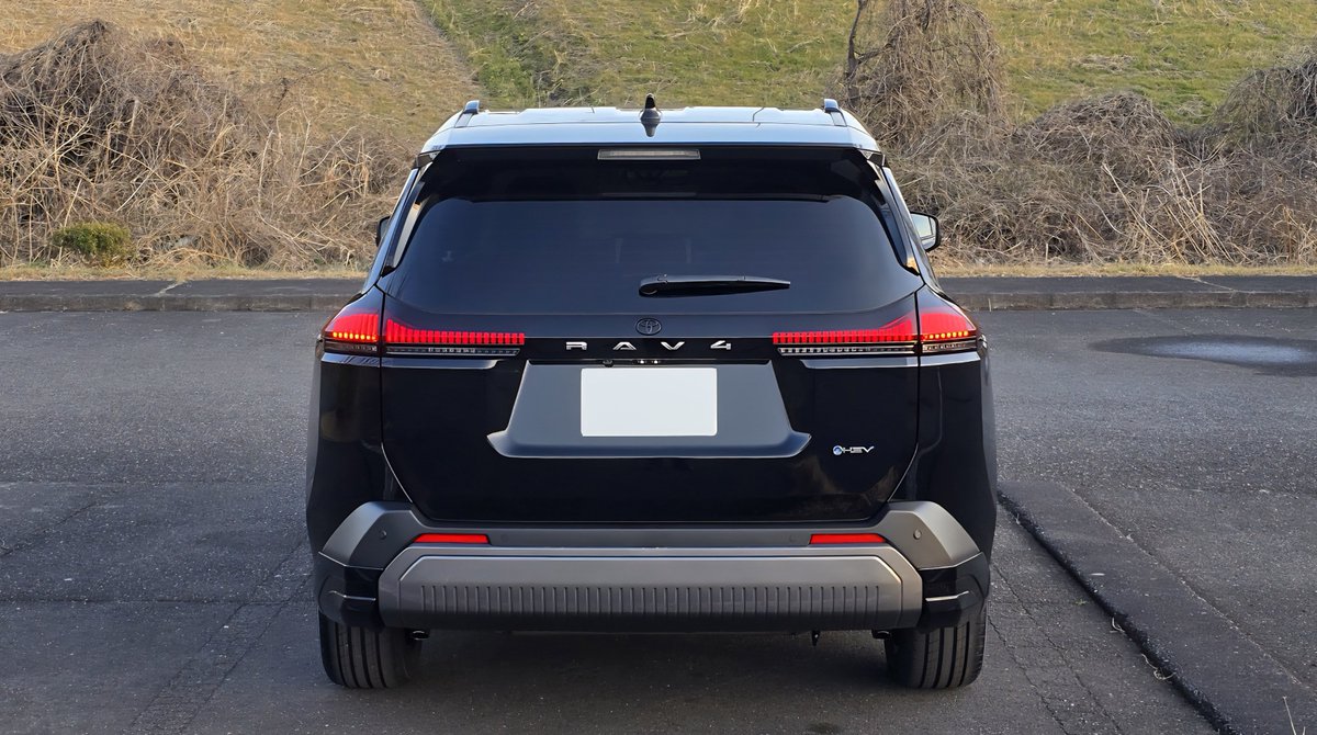 maazblog's tweet photo. 【ご報告】

本日ようやく新型RAV4 Z モデリスタが無事納車されました❗😊🎉🎉🎉

納車後はお気に入りの場所で撮影会📸🤩

うーん…🤔なかなか良いじゃないか😎✨

早速60キロ程走りましたが興奮してまともに評価できないのでまた冷静になってから改めて😇💦

とりあえず燃費は噂通り良いです😁👌 https://t.co/PoBevBHbpc
