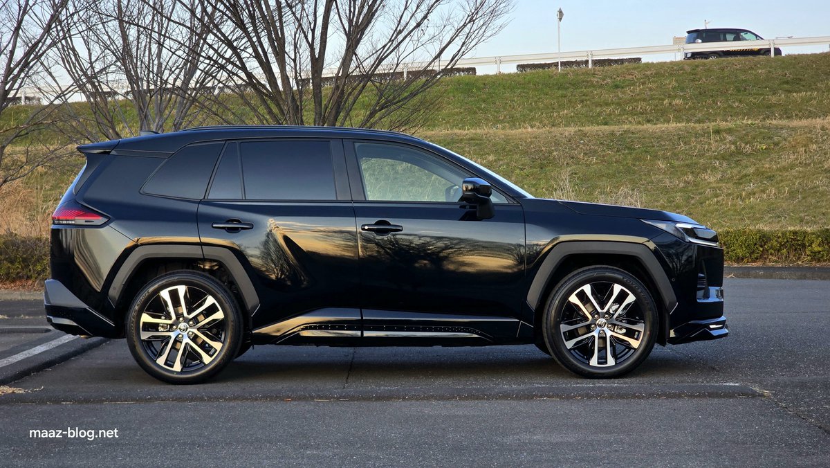 maazblog's tweet photo. 【ご報告】

本日ようやく新型RAV4 Z モデリスタが無事納車されました❗😊🎉🎉🎉

納車後はお気に入りの場所で撮影会📸🤩

うーん…🤔なかなか良いじゃないか😎✨

早速60キロ程走りましたが興奮してまともに評価できないのでまた冷静になってから改めて😇💦

とりあえず燃費は噂通り良いです😁👌 https://t.co/PoBevBHbpc