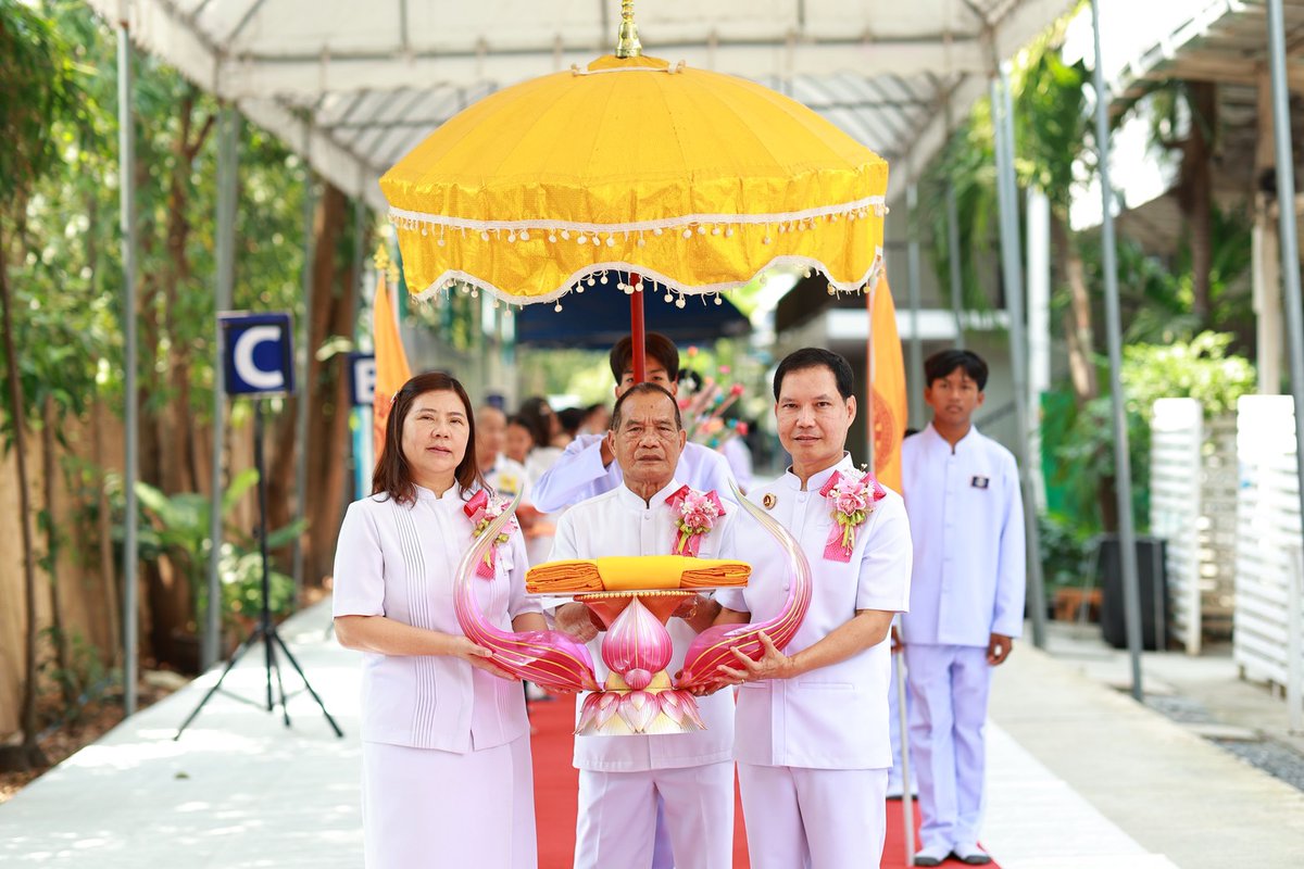 Drsmith2020's tweet photo. พิธีทอดผ้าป่า เพื่อถวายยานพาหนะ ณ ศูนย์ปฏิบัติธรรม ธรรมธารา สายไหม กทม. https://t.co/avGsKtrnQC via @YouTube  โดยมีพระครูสมุห์สนิทวงศ์  วุฑฺฒิวํโส(วุดทิวังโส) , ดร.ผู้อำนวยการ สำนักสื่อสารองค์กร วัดพระธรรมกาย  เป็นประธานสงฆ์ https://t.co/oBdDTp2g2t