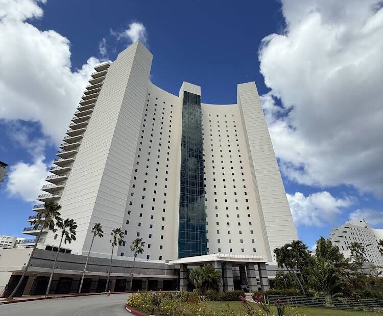yamadatano59's tweet photo. 【よにのグァム　ロケ地　まとめ⑴ 】

① 🥪King's Restaurant
② 🏨The Tsubaki Tower
③ 🧢Village of Donki - Don Don Donki Guam
④ 🏖Guam Ocean Park
⑤ ☕️Slowalk Coffee Roasters
⑥  🍔Mosa's Joint

👇リンクまとめ👇つづく https://t.co/f1gufHKX21
