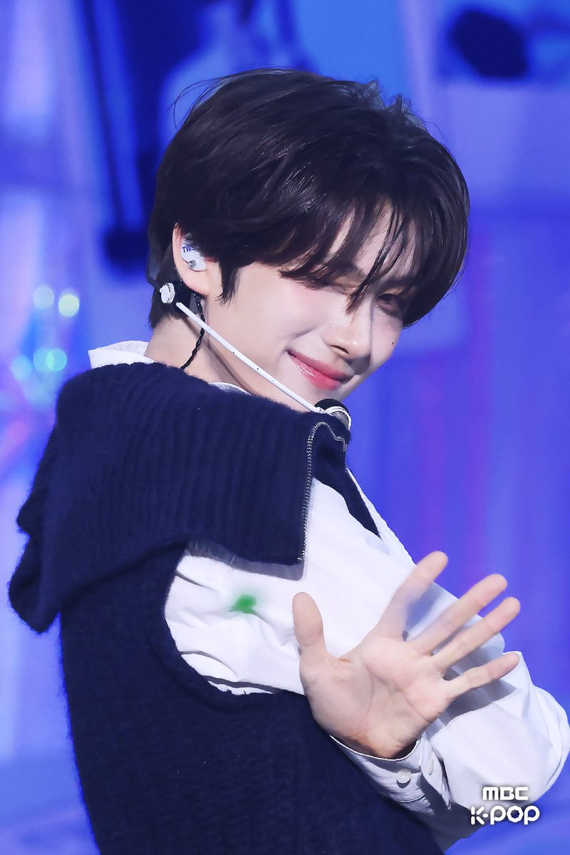 너무예쁨진짜
어휘력이 딸려서 예쁘다고 라고 밖에 말할 수 없는게 너무 분통함