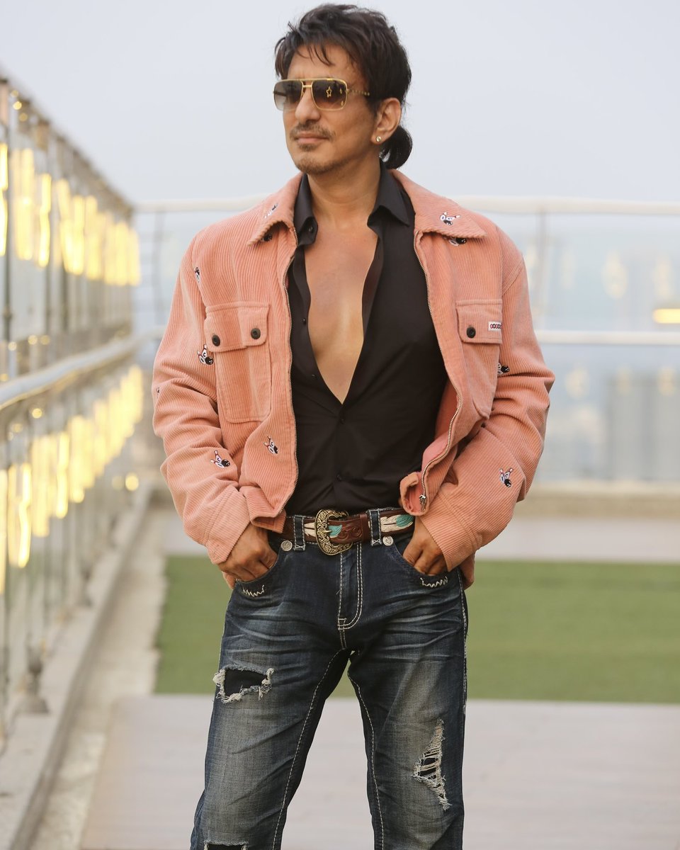 Universal Communications tweet media