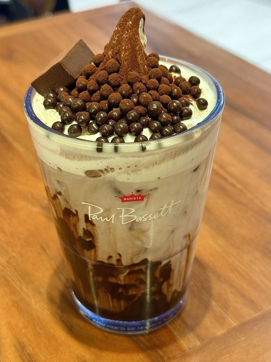 aallonez's tweet image. 폴바셋 아이스크림 초콜릿 라떼 &amp;lt;&amp;lt;개맛있음 저 바삭한 초코볼이랑 아이스크림 조합이 진자 조음