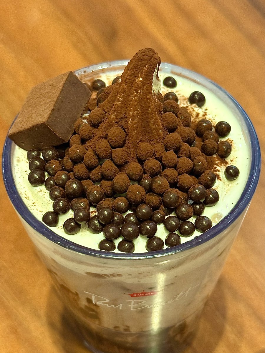 aallonez's tweet image. 폴바셋 아이스크림 초콜릿 라떼 &amp;lt;&amp;lt;개맛있음 저 바삭한 초코볼이랑 아이스크림 조합이 진자 조음
