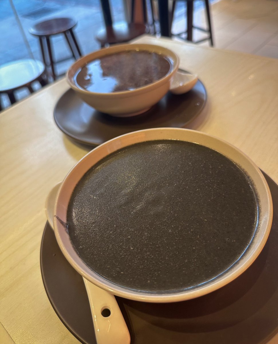 #嚐樂Shalom 一碗紅豆沙唔夠飽，順手再嗌多碗芝麻糊，兩碗甜品剛剛好～One is not enough, but two are just right😘🫘

#YellowEconomicCircle 
#黃色經濟圈