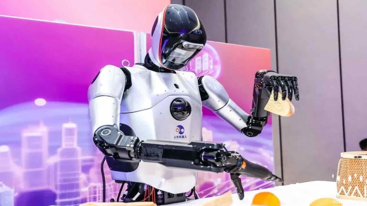 GranMag0's tweet photo. 💭PREGUNTA SERIA 🤖

Si pudieras conseguir un robot humanoide para tareas de tu hogar, seguridad de tu casa etc.. ¿lo comprarías? 🤔 https://t.co/BriMau0Qmt