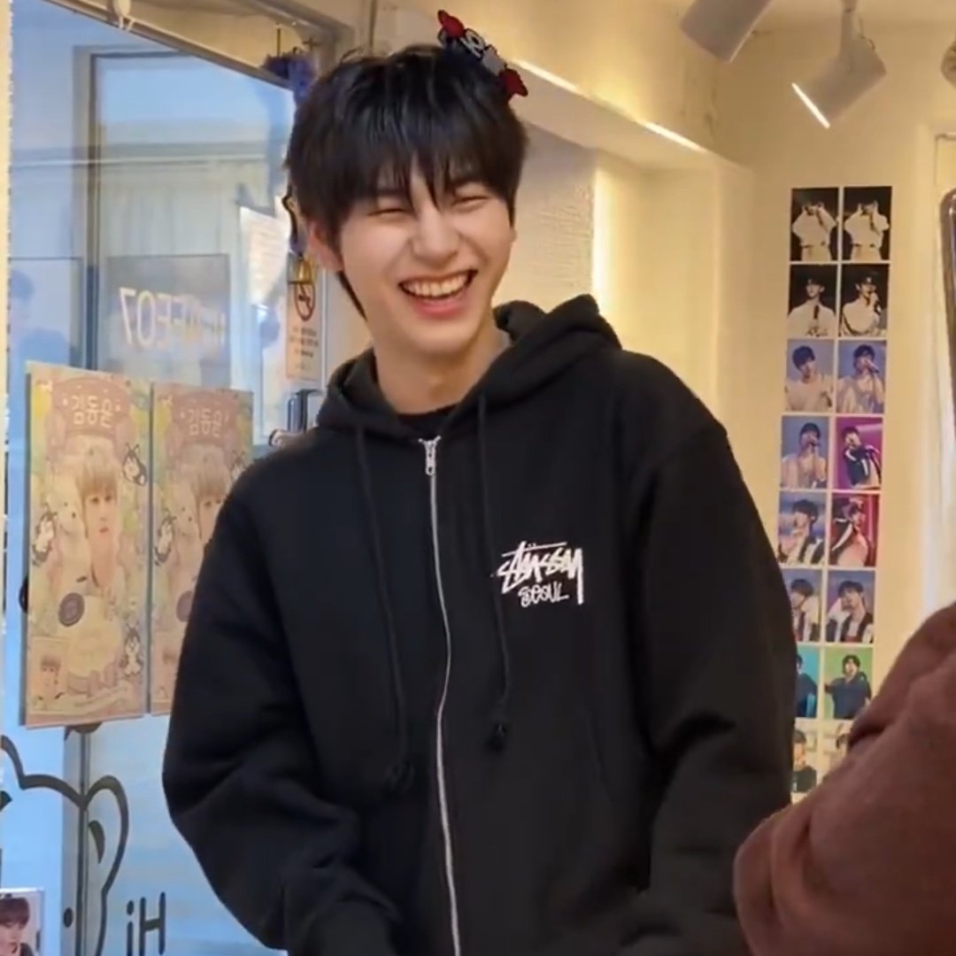 Oh sooo Dongyunie went to his birthday cafe! And he looks so happy too aww 😊

#찬란하게_빛날_동윤이의_스물다섯
#A_Day_For_Dongyun 
#김동윤 #KIMDONGYUN
#드리핀 #DRIPPIN