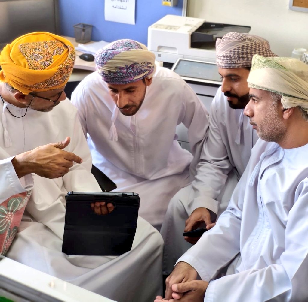 EduGovNBT2207's tweet photo. نفّذ المعلم الأول سامي الزعابي ورشة تدريبية لمعلمي اللغة العربية بعنوان «ثورة ذكية في التحضير الإلكتروني»ركزت على توظيف تطبيقات الذكاء الاصطناعي في تطوير العملية التعليمية وتناولت الورشة صياغة الأهداف والمخرجات بدقة، واقتراح استراتيجيات تدريس مبتكرة وتصميم أنشطة تفاعلية. https://t.co/MoHJSQH39a