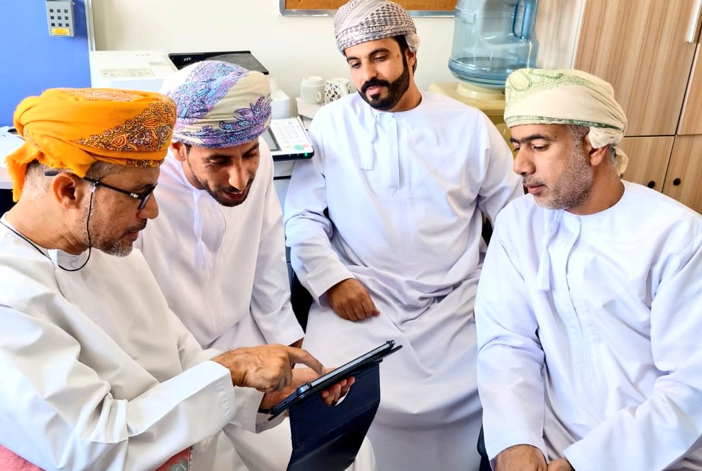 EduGovNBT2207's tweet photo. نفّذ المعلم الأول سامي الزعابي ورشة تدريبية لمعلمي اللغة العربية بعنوان «ثورة ذكية في التحضير الإلكتروني»ركزت على توظيف تطبيقات الذكاء الاصطناعي في تطوير العملية التعليمية وتناولت الورشة صياغة الأهداف والمخرجات بدقة، واقتراح استراتيجيات تدريس مبتكرة وتصميم أنشطة تفاعلية. https://t.co/MoHJSQH39a