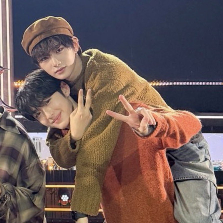 anxinmeow's tweet image. sanghyeon and anxin would come together in a littlest pet shop set