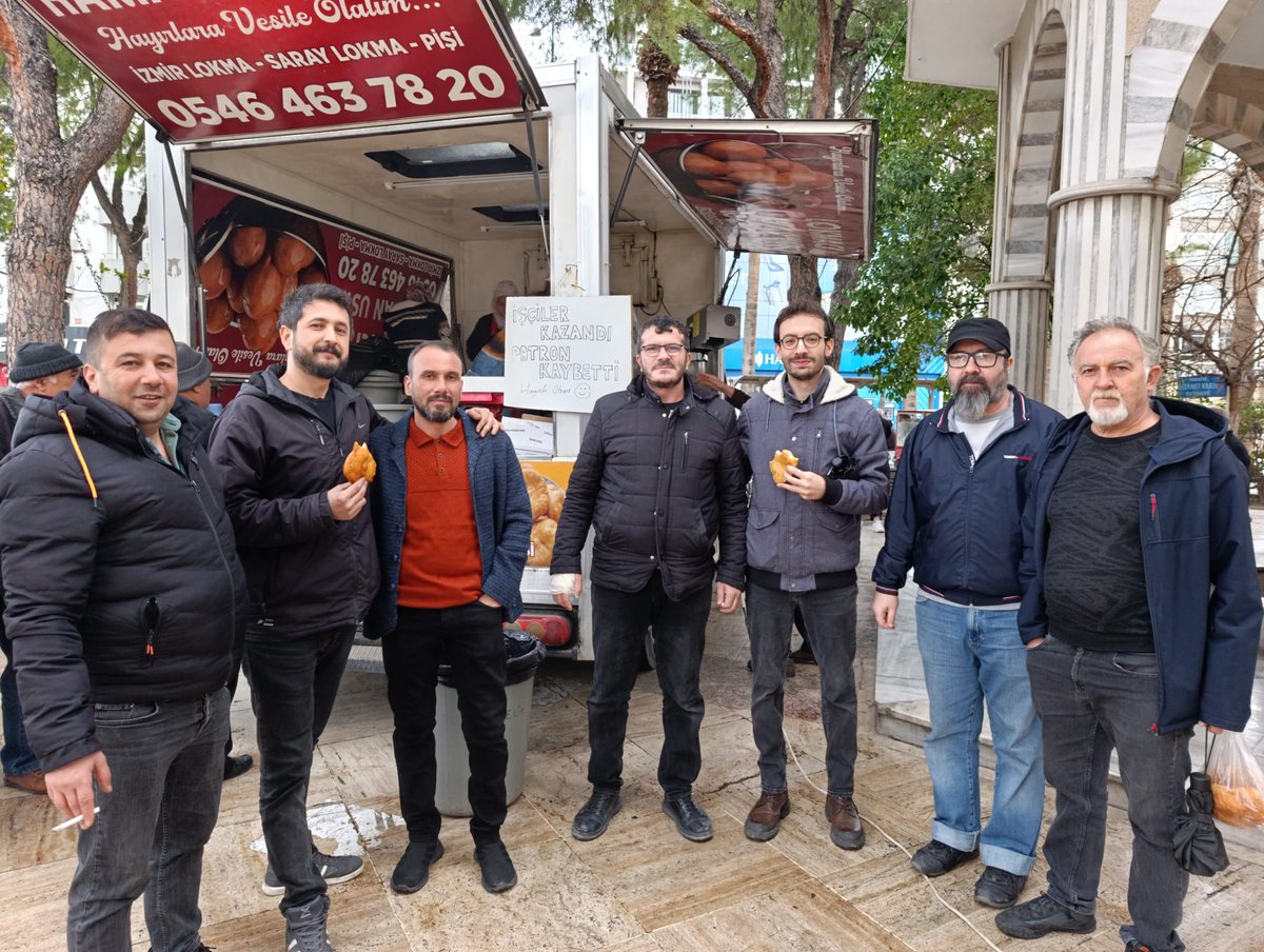 İşten çıkarılan enerji işçilerinin direnişi kazandı: Taşeron geri çekildi

Direnişin kazanımla sonuçlanmasının ardından işçiler, Çınar Meydanı’nda “İşçiler kazandı, patron kaybetti” diyerek yurttaşlara lokma ikram etti

sendika.org/2026/02/isten-…