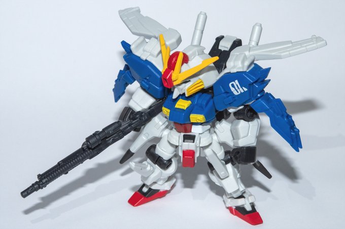 MSアンサンブルのSガンダム出たので組んでみた
かっちょいいぞ

このサイズでカメラアイがクリアパーツ構成なの
すげぇなあ 