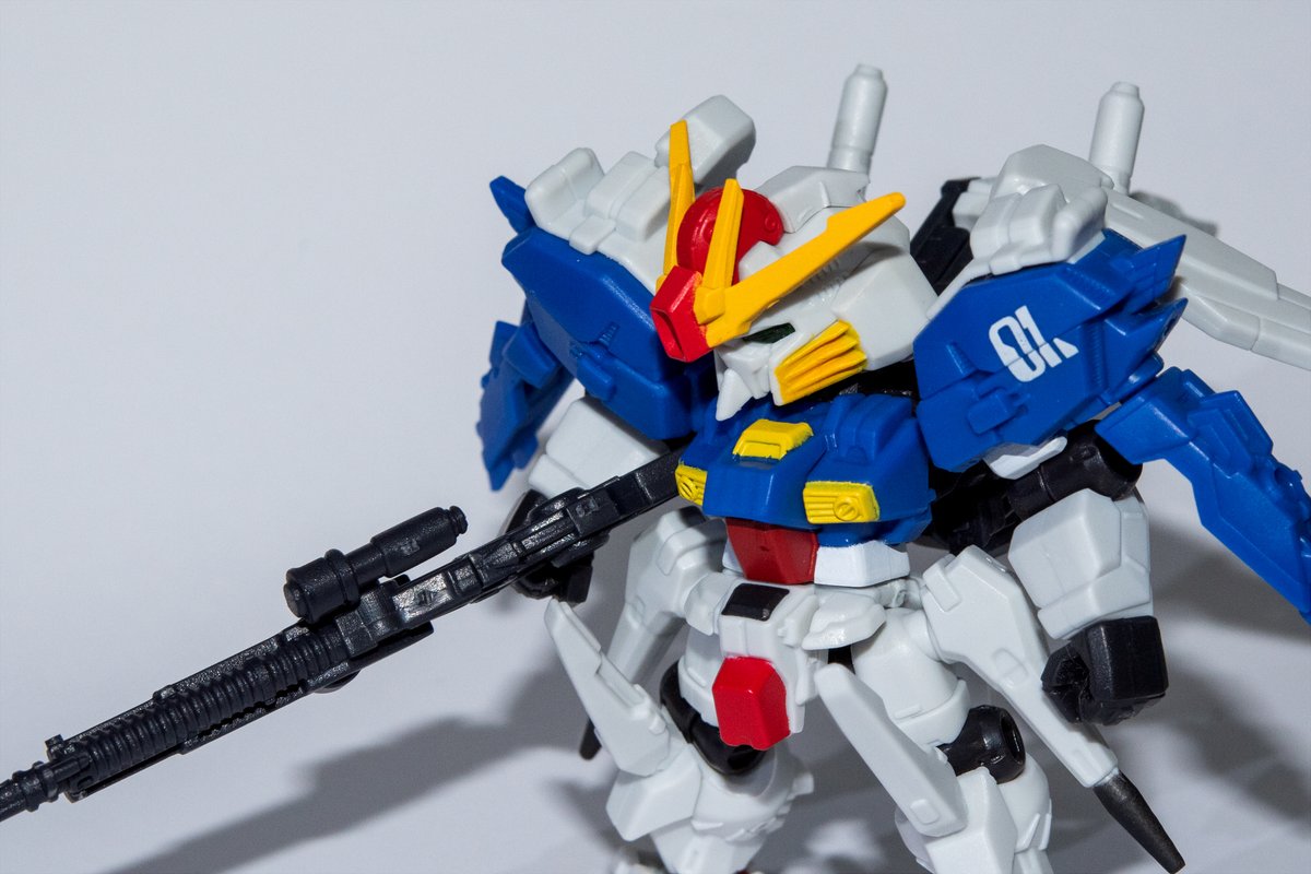 MSアンサンブルのSガンダム出たので組んでみた
かっちょいいぞ

このサイズでカメラアイがクリアパーツ構成なの
すげぇなあ 