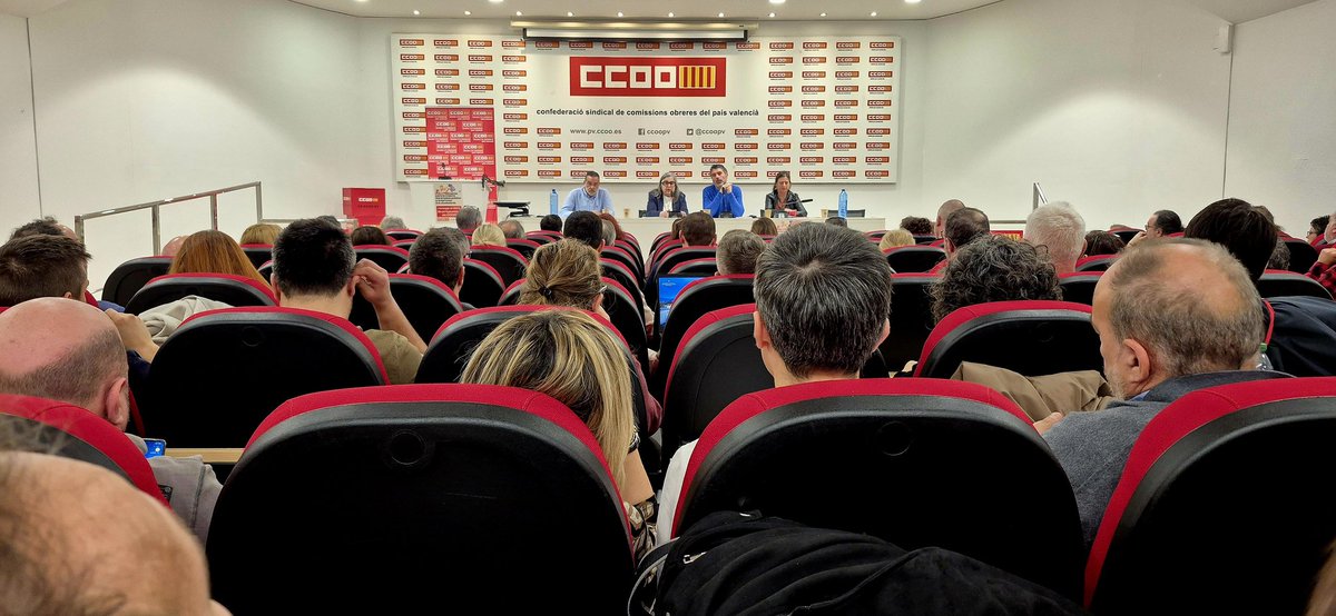 fscccoopv's tweet photo. 🔊 @pilar_ccoo obri l'assemblea informativa de la @FSCdeCCOO sobre l'abast de l'acord marc per a la millora de l'ocupació pública i el servei a la ciutadania.
#conseguido✔️ https://t.co/32IyF2iMav