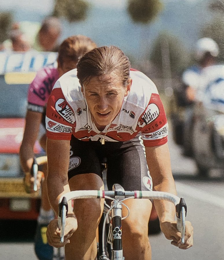 Miroir2Cyclisme's tweet photo. Dimitri Konishev fête ses 60 ans aujourd'hui. On lui souhaite un bon anniversaire 🎂
📷Frederic Mons / Tour 1990 - Stage 10 #DimitriKonishev #Konishev #BOTD #TDF #TDF1990 #cyclisme #cycling #ciclismo https://t.co/fRjzyId6qd