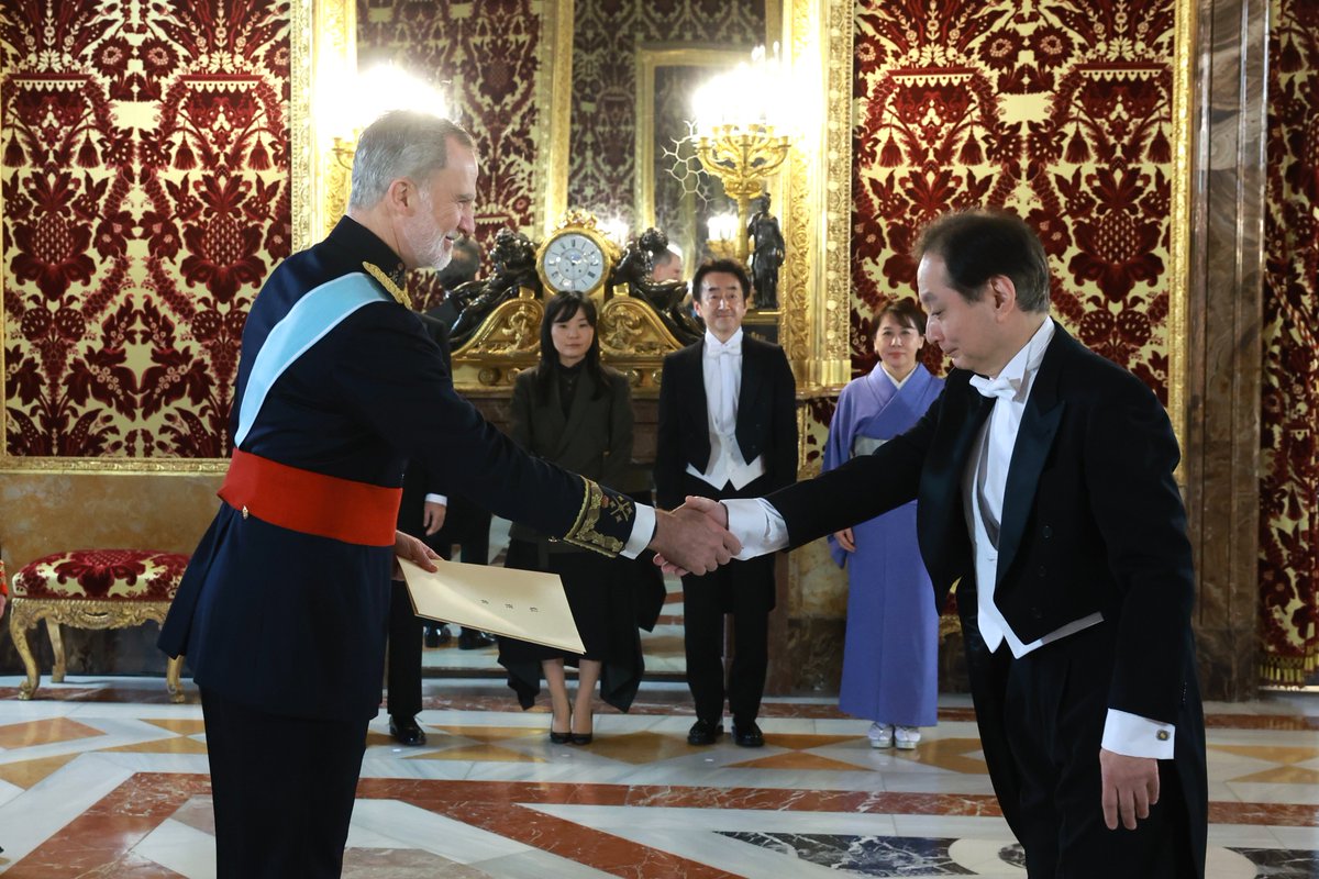 CasaReal's tweet image. El embajador de Japón, Hiroshi Yamauchi, hace entrega de sus Cartas Credenciales al Rey.

➡️casareal.es/ES/Actividades…