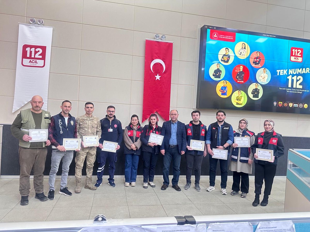 Valimiz Sayın Ziya POLAT tarafından 2025 yılında görevlerini özveriyle yerine getiren personellerimiz Başarı Belgesi ile taltif edilmiş olup, Başarı belgeleri Müdürümüz Gürbüz KOCA tarafından ilgili personele takdim edilmiştir.
<a href="/KarsValiligi/">T.C. Kars Valiliği</a> 
<a href="/ziyapolat73/">Ziya POLAT</a>