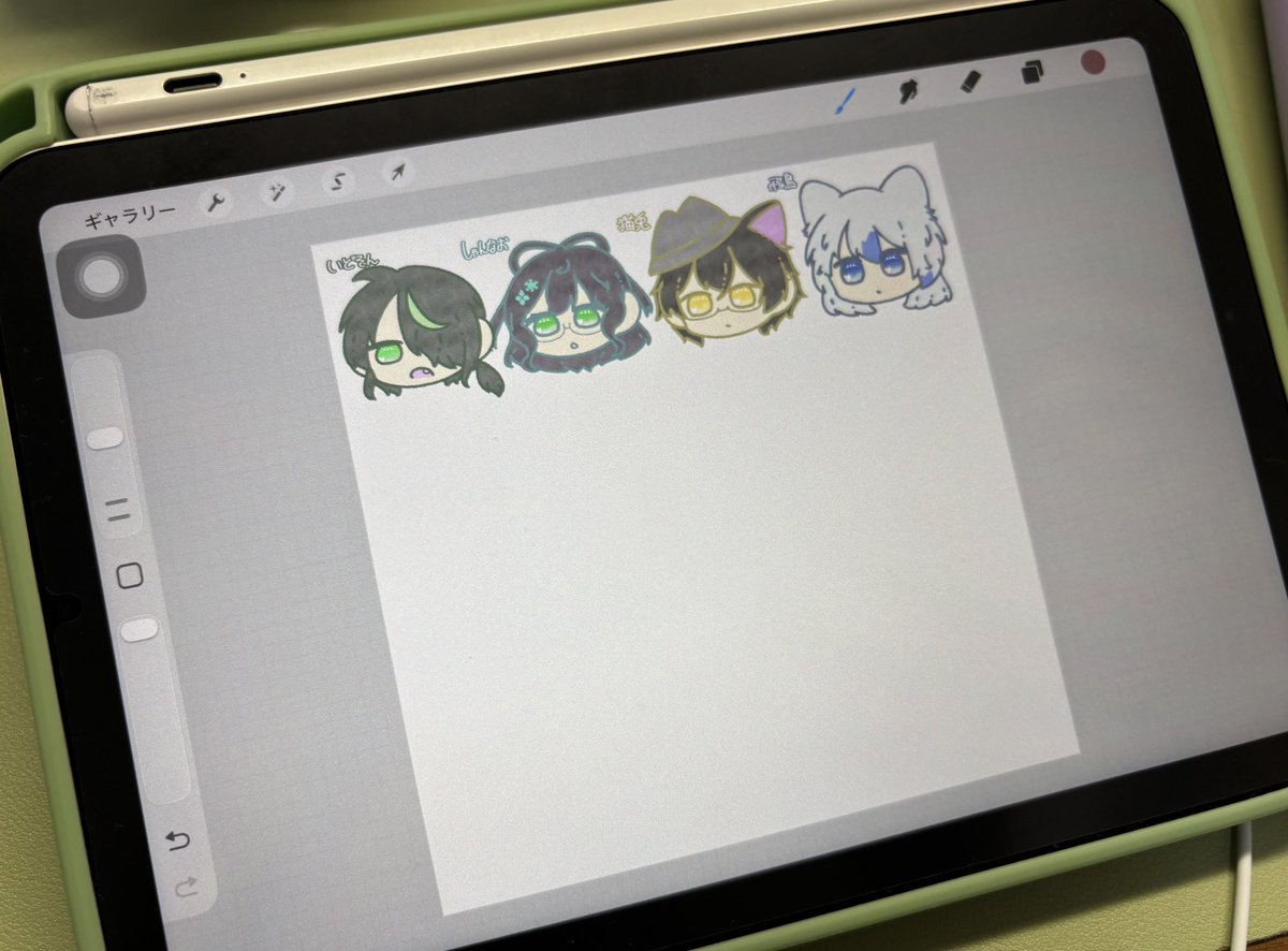 Awinite0723's tweet photo. 最近サボってた顔アイコンまた書き始めた https://t.co/JrCz4C6qis