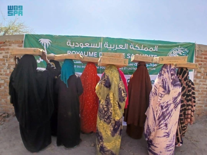 مركز الملك سلمان للإغاثة يوزع 345 كرتون تمر في إقليم البطحاء بتشاد 