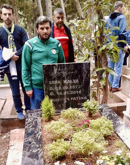 Sefa abimizin kadim dostu Bursaspor tribün lideri Selim Kurtulan abime geçirmiş olduğu rahatsızlık nedeniyle geçmiş olsun dileklerimi iletiyorum.

Allah bir an önce sağlığına kavuşup önce evlatlarına ve ailesine, sonra Bursaspor tribünlerine kavuşmasını nasip etsin. Dualarımız