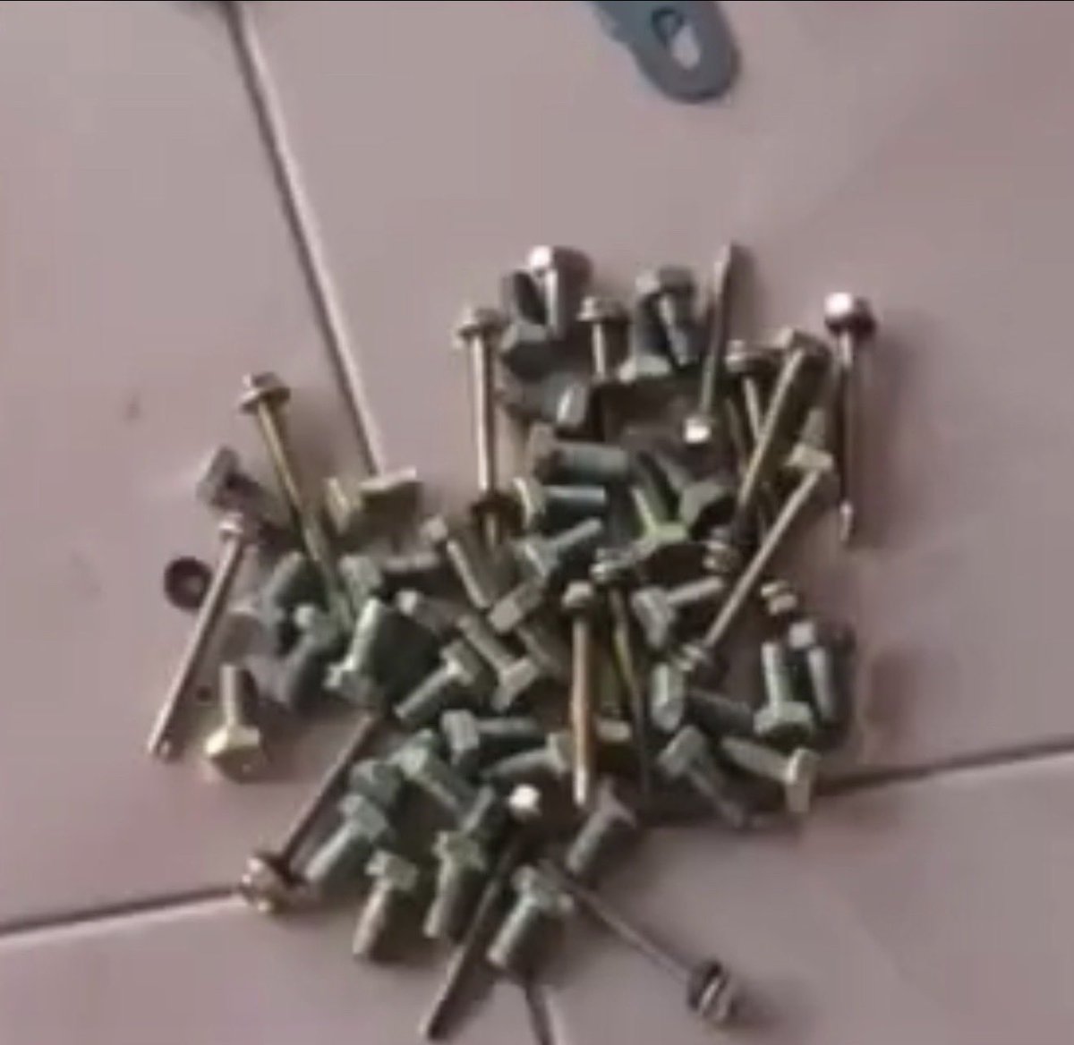 Media Sosial tweet media