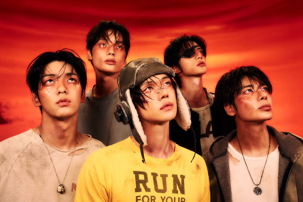 TXTChartData's tweet image. .@TXT_members 4th Full Album "The Star Chapter: TOGETHER" has now sold over 500,000 copies on Oricon, becoming the first Korean album by a 4th gen artist to do so.