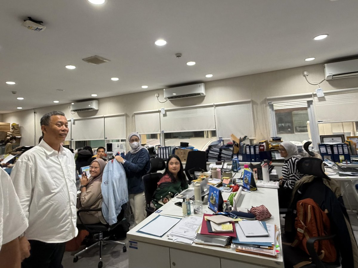 Hari ini di kantor, saya menyampaikan ucapan Selamat Menunaikan Ibadah Puasa kepada seluruh insan PAManah, baik yang mulai menjalankan hari ini maupun yang memulainya esok hari. Ramadan adalah momentum untuk memperkuat keimanan, mempererat kebersamaan, serta meneguhkan komitmen