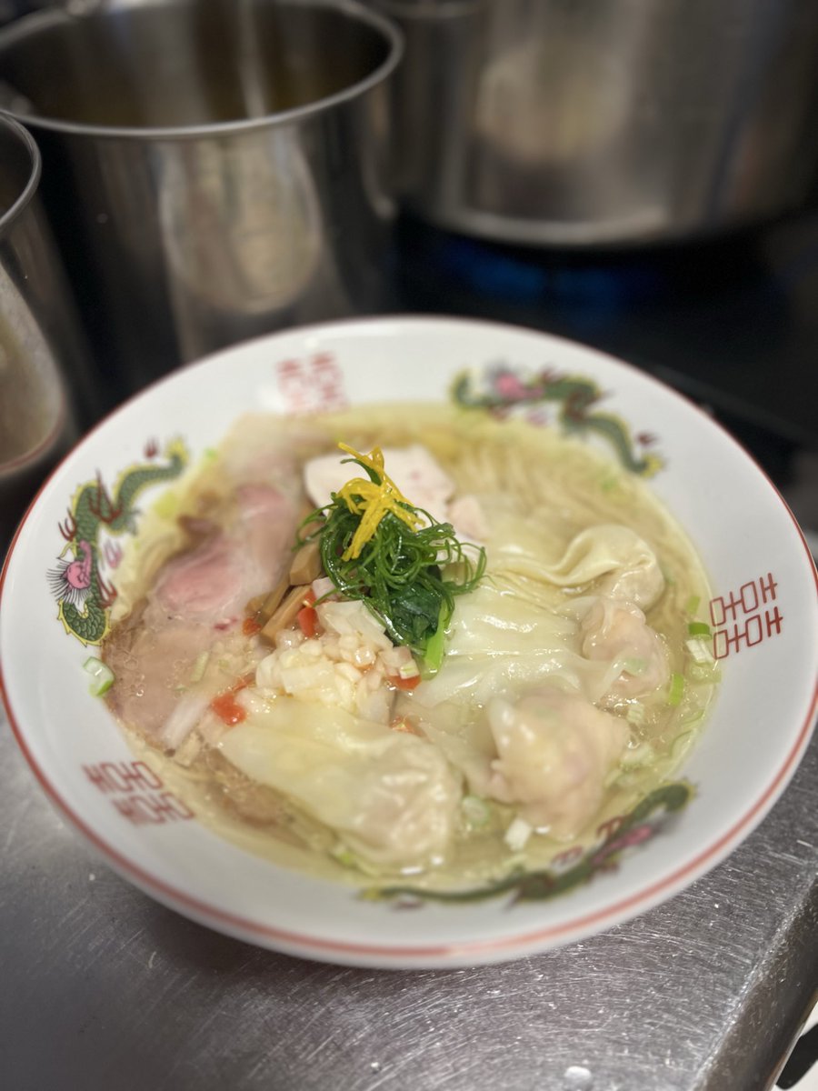 今週も営業です。

限定麺は菜の花を軸に塩ベースで作ります。
春の魚介を混ぜながら
苦・酸・旨な形で

背脂をぶち込むか思案中です。
背脂にハマり中

よろしくお願いいたします！